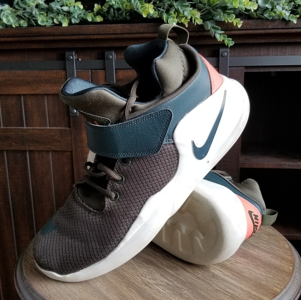 Nike Kwazi Basketball Shoe